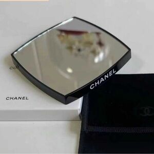 CHANEL Black Compact Mirror with. Velvet  case great Valentines gift